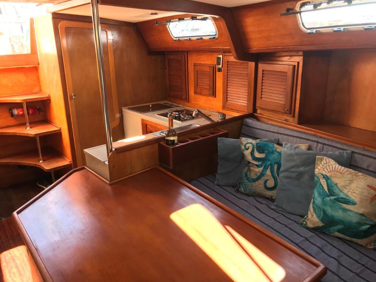 Hotel en barco Barca A Vela *